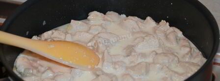 макароны с курицей и горошком в сливочном соусе. Шаг 4