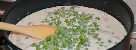 макароны с курицей и горошком в сливочном соусе. Шаг 5