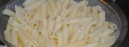 макароны с курицей и горошком в сливочном соусе. Шаг 6