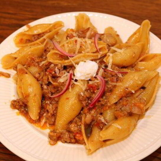 Рецепт макароны с мясным соусом и яйцом пашот