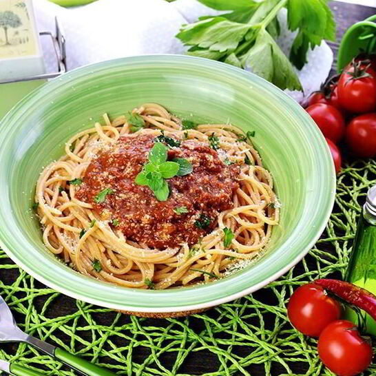 Рецепт паста болоньезе с мясным фаршем, пармезаном и красным вином