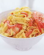 Паста с креветками и красным перцем