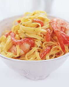 Паста с креветками и красным перцем