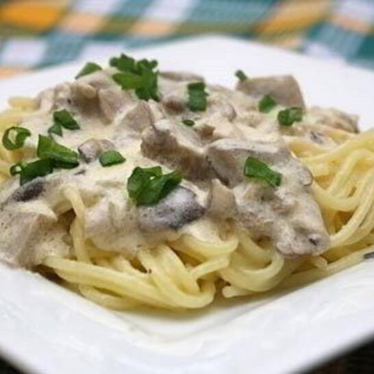 Рецепт паста с курицей и грибами в сливочном соусе
