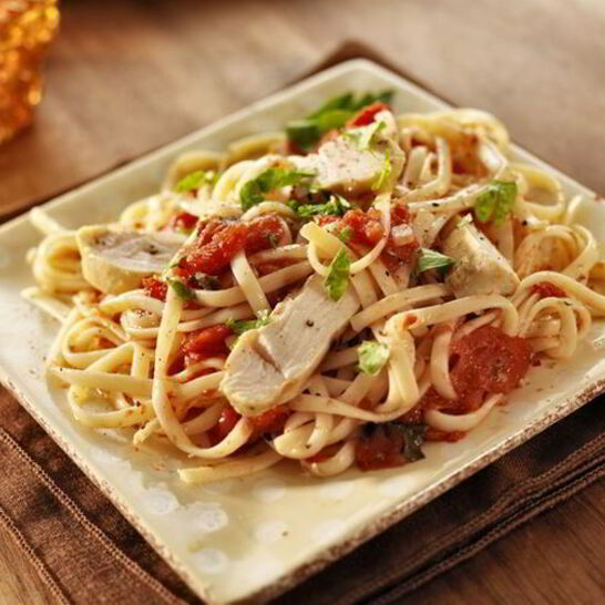 Рецепт паста с курицей и помидорами