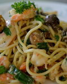 Спагетти с креветками и грибами