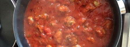 спагетти с мясными шариками в томатном соусе. Шаг 3