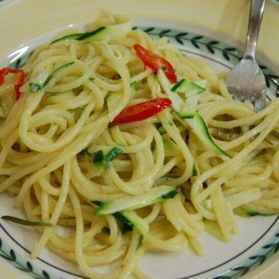Рецепт спагетти с цукини, розмарином и чесноком