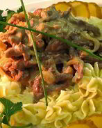 Бефстроганов с огурцами