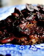 Бифштекс в грибном соусе