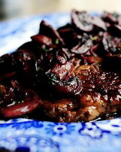 Бифштекс в грибном соусе