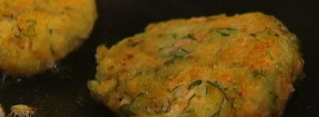 биточки из семги и молодого картофеля с луком и укропом. Шаг 8