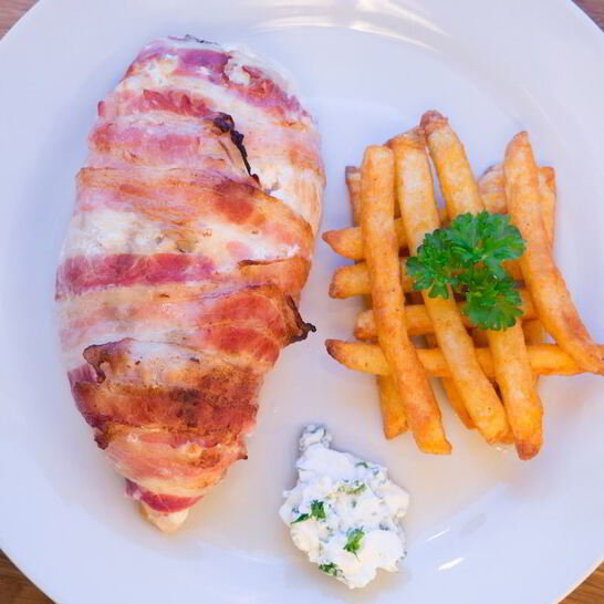 Рецепт фаршированной курицы в беконе