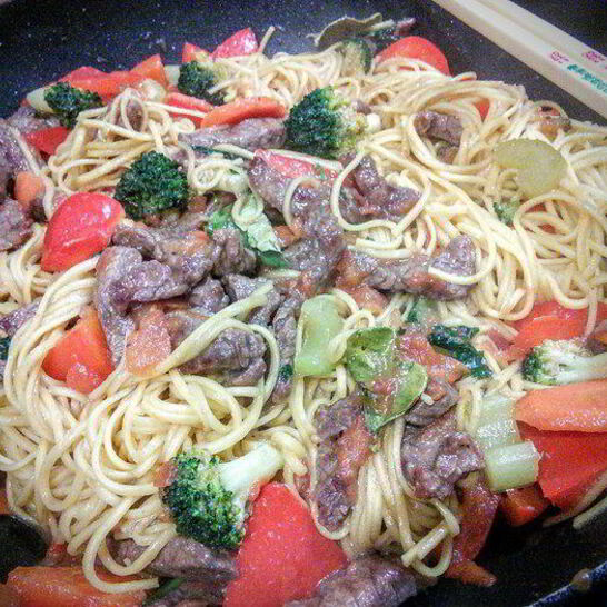 Рецепт говядина с помидорами и китайской лапшой