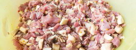 колбаски из рубленой индейки с грибами. Шаг 9