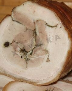 Подчеревок в рукаве запеченный в духовке по-украински