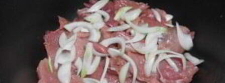 свинина с помидорами и картофелем в мультиварке. Шаг 3