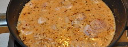 свинина в кефирном соусе на сковороде. Шаг 4