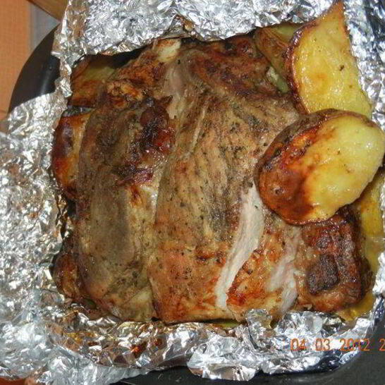 Рецепт запеченная свиная лопатка с картофелем