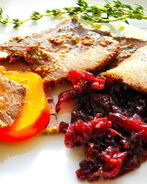 Запеченное мясо с айвой и хурмой