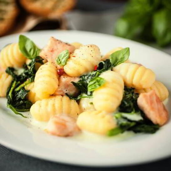 Рецепт ньокки с лососем и моцареллой