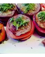 Баклажаны с помидорами и чесноком