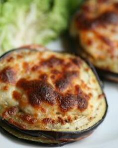 Баклажаны запеченные с моцареллой