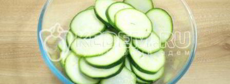 кабачки в кляре на сковороде. Шаг 2