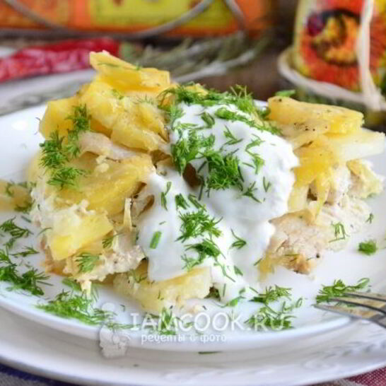 Рецепт картофель, запеченный с курицей в сметане