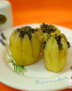 Картофель, запеченный с зеленым соусом