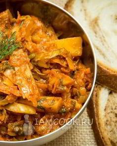 Квашеная капуста, тушенная с мясом и картофелем
