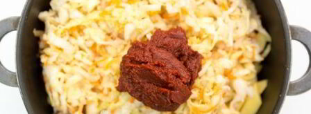 квашеная капуста, тушенная с мясом и картофелем. Шаг 7