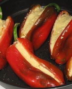 Перец, фаршированный брынзой и помидорами
