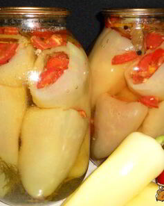 Перец фаршированный помидорами