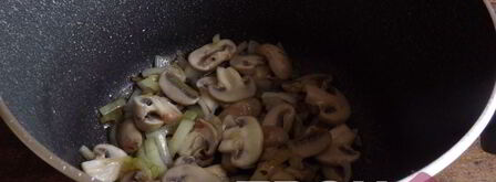 спаржевая фасоль с шампиньонами в соевом соусе. Шаг 3