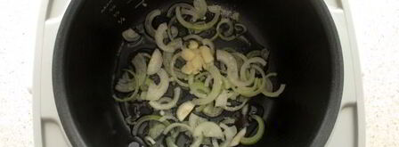 тушеная капуста с колбасой в мультиварке. Шаг 5