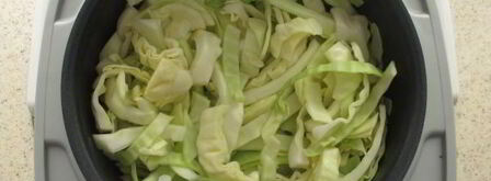 тушеная капуста с колбасой в мультиварке. Шаг 7