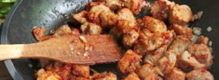 тушеная картошка со свининой на сковороде. Шаг 3