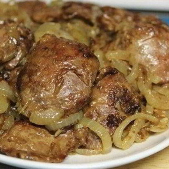 Рецепт куриная печень, обжаренная в муке с луком