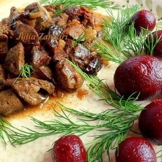 Рецепт куриная печень с черносливом и свеклой