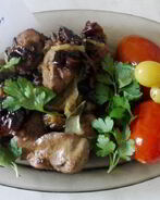 Куриная печень с черносливом