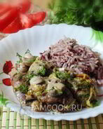 Куриная печень с грибами в сметане