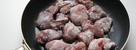 куриная печень с грибами в сметане. Шаг 3