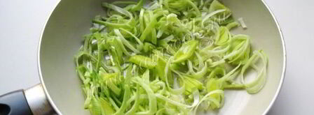 куриная печень с грибами в сметане. Шаг 5