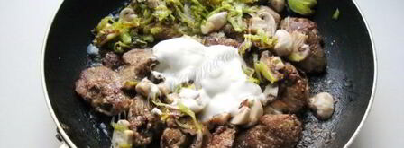 куриная печень с грибами в сметане. Шаг 9