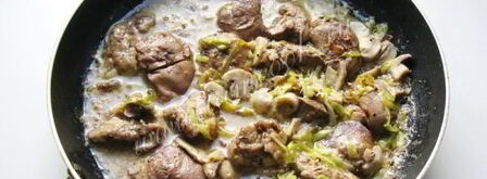 куриная печень с грибами в сметане. Шаг 10