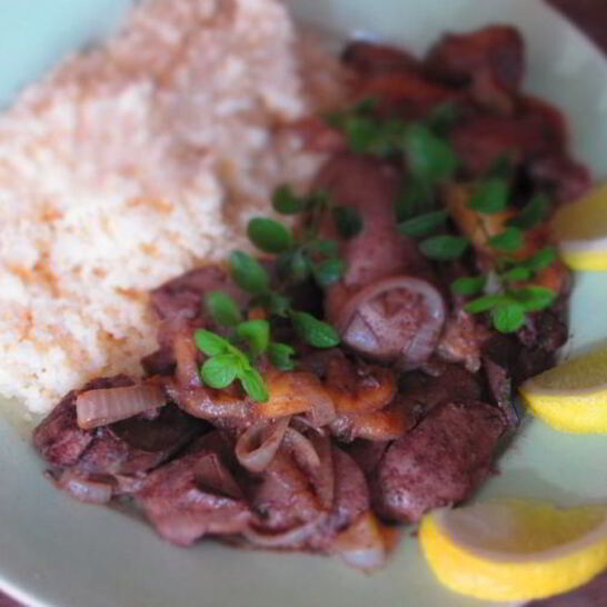 Рецепт куриная печень с яблоками и майораном