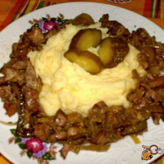 Рецепт куриная печень, жареная с маринованными огурцами