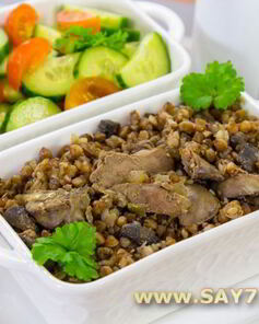 Куриная печень, жаренная с грибами и гречкой