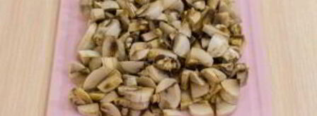 куриная печень, жаренная с грибами и гречкой. Шаг 2